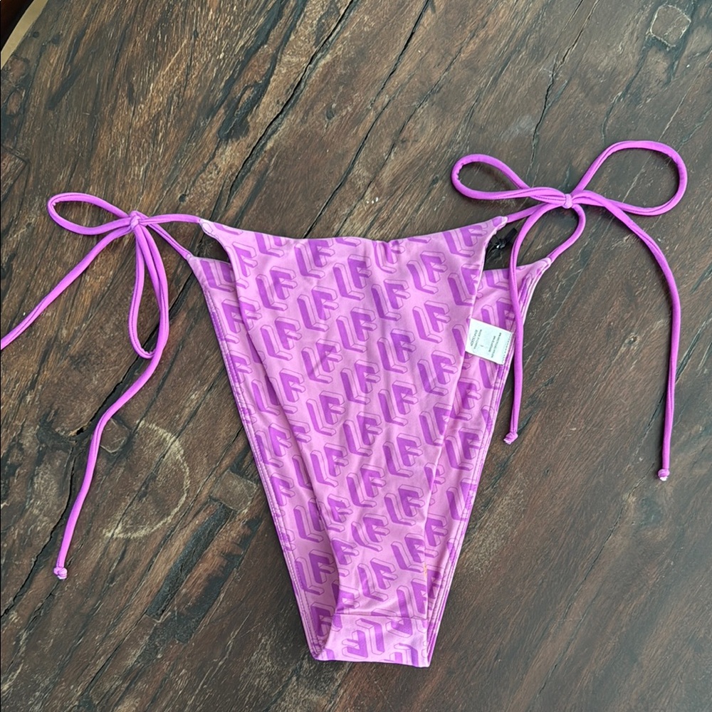 REVOLVE Lovers and Friends Swim Set - Picture 3 of 4